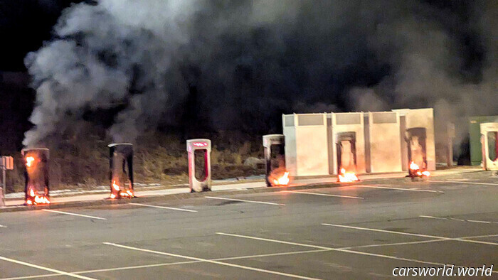 Tesla Superchargers incendiato in Massachusetts alzando gli allarmi per gli attacchi incendiari / Carscoops